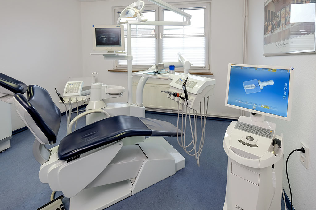 Impressionen aus der Zahnarztpraxis von Anette Neidhardt - Behandlung CEREC